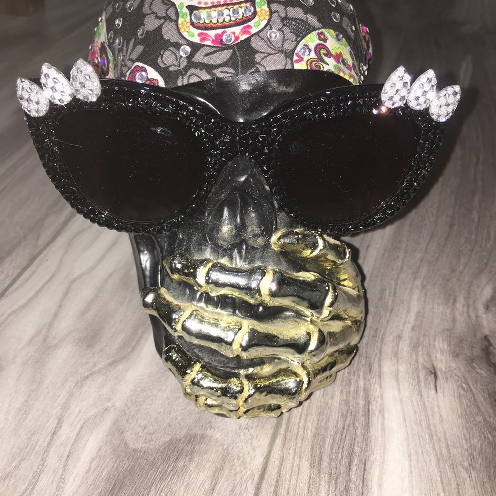 Sunglasses bedazzled with Swarovski rhinestones. GOTH look 🕶🖤